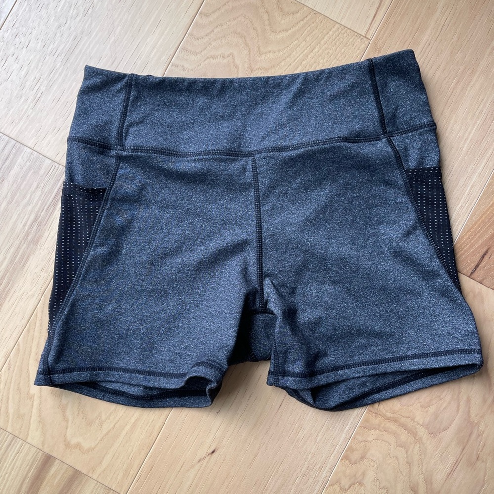 Yoga shorts Size small